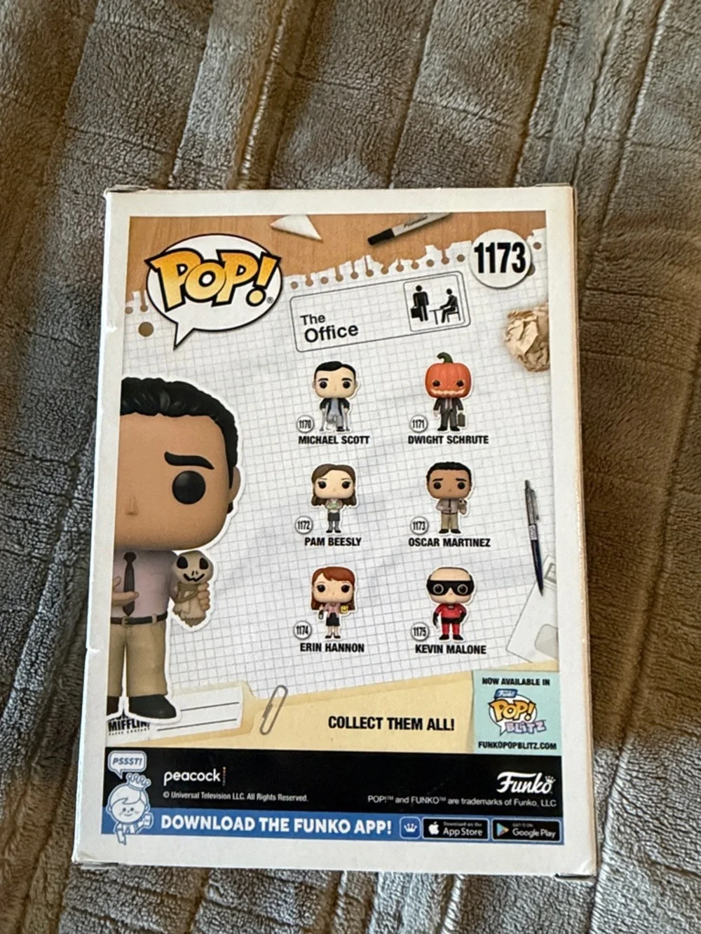 Funko POP! Oscar Martinez Figure - Purple Shirt & Tan Pants - Picture 2 of 2